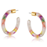 Big Metal London Resin Skinny Sylvia Earrings in red‑beige marbled resin, gold‑tone accents, 5 × 0.3 cm lightweight hypoallergenic hoops – Available at Be Charmed