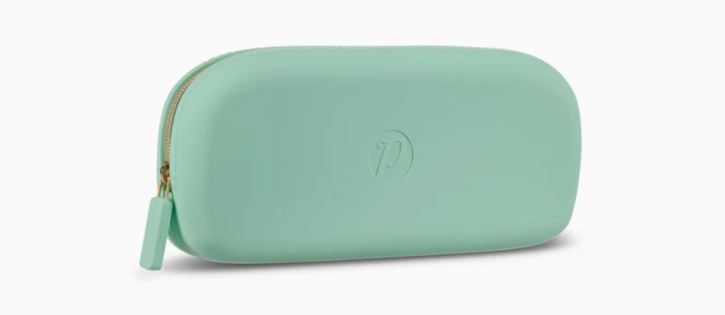 Mint Peepers silicone eyeglass case in soft, flexible material—ideal for protecting reading glasses or sunglasses. Lightweight and travel-friendly. Available at Be Charmed.