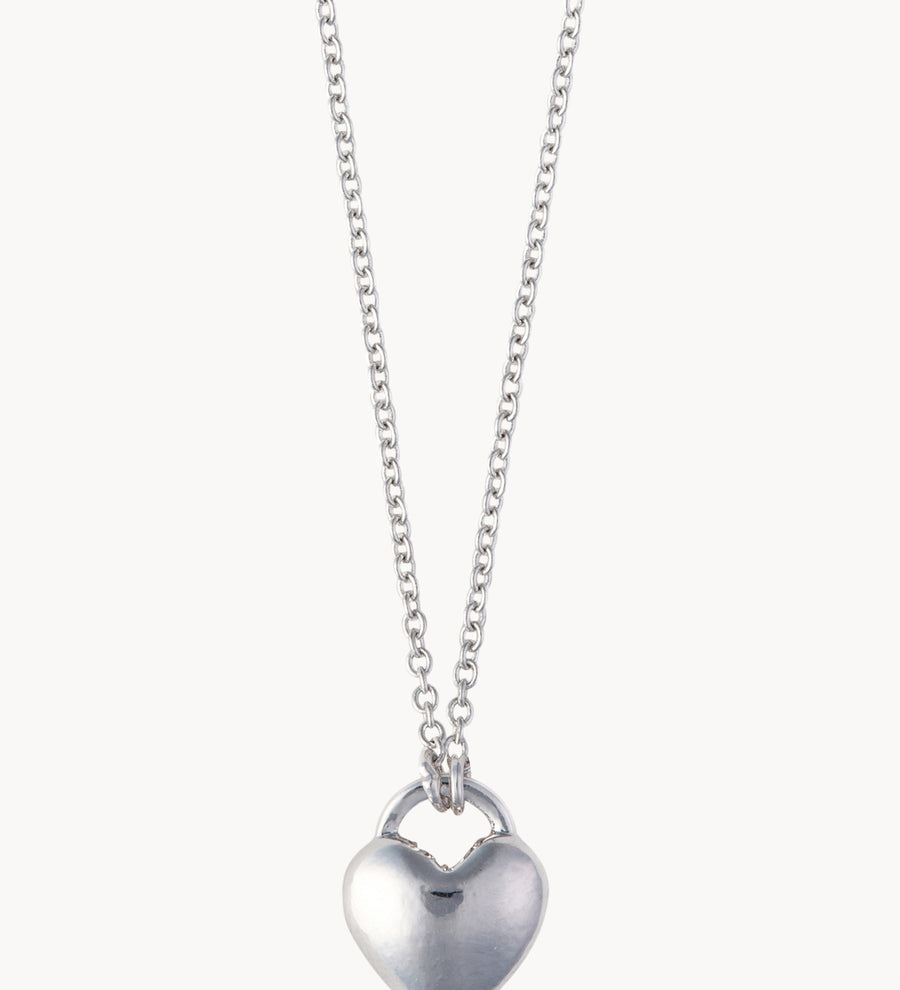 Silver Spartina 449 Love Necklace 18 Inch – Elegant heart charm necklace engraved with “Love.” A classic and meaningful gift for someone special. Features a delicate 18" chain, secure clasp, and polished finish, ideal for daily wear or special occasions. Available at Be Charmed.
