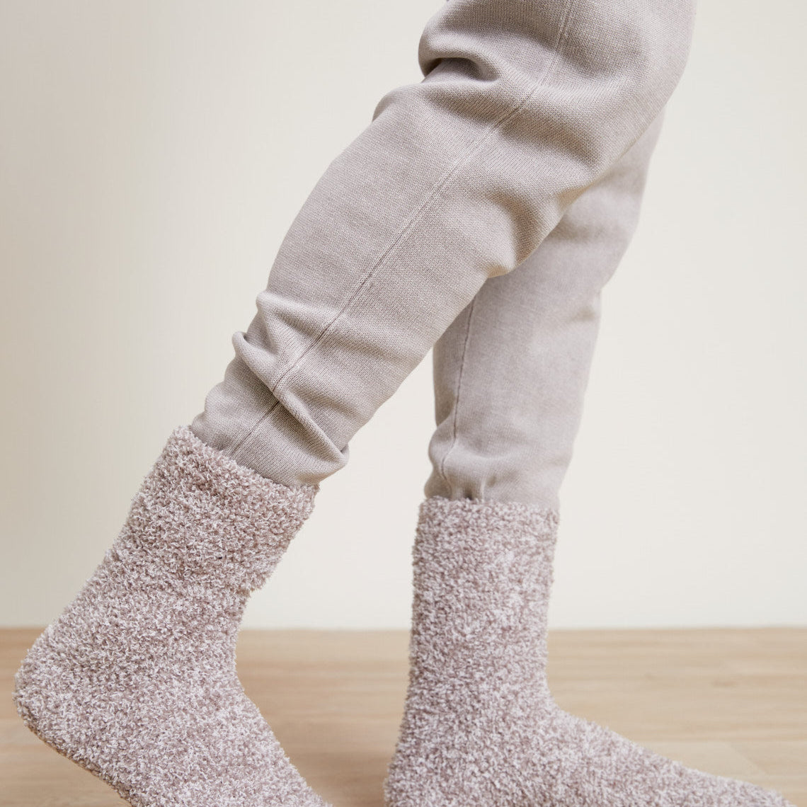 Barefoot Dreams Beach Rock White Beach Mens CozyChic Heathered Socks